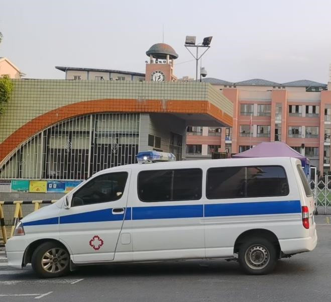 港北救护车出租护送骨折病人一公里多少钱